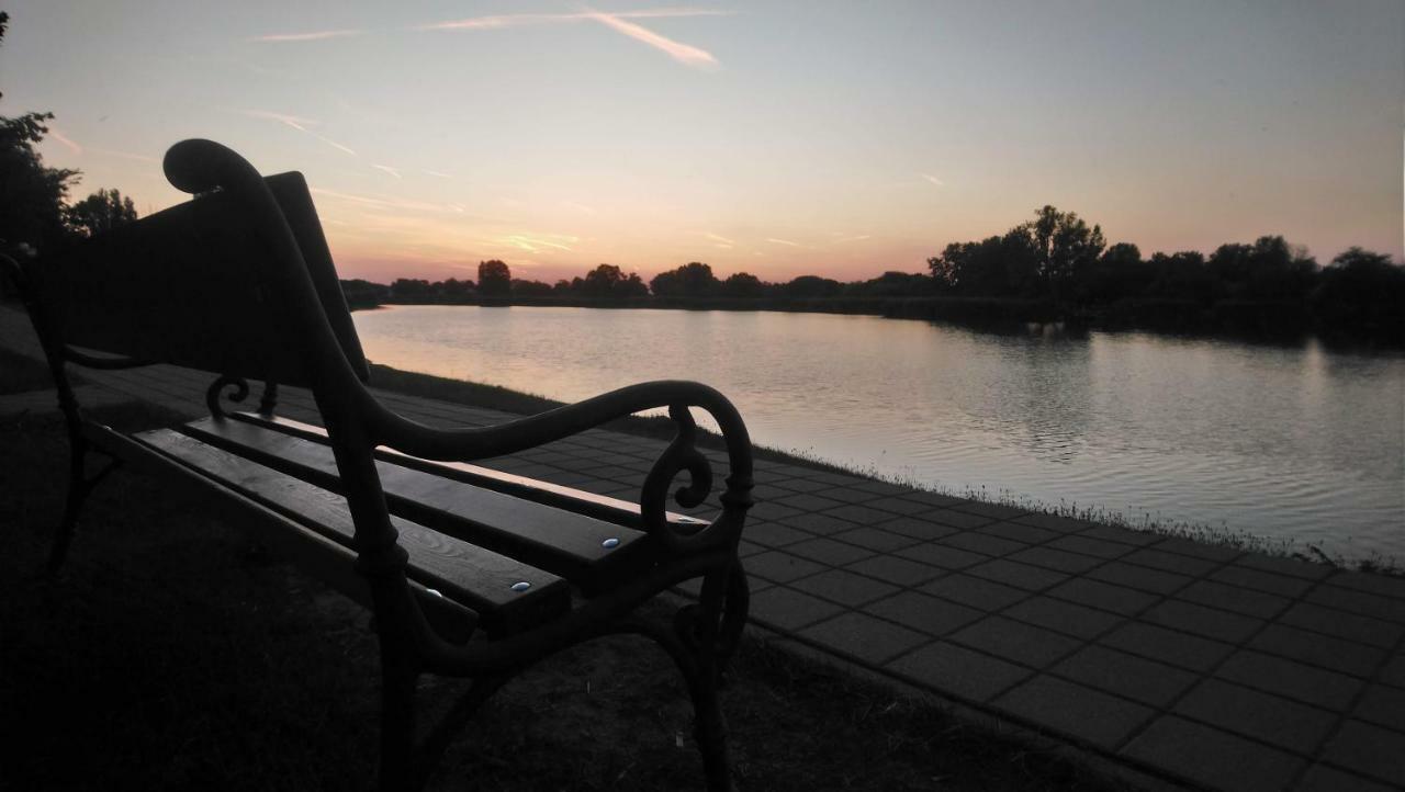 Relax II. Vendégház Dunapataj Esterno foto